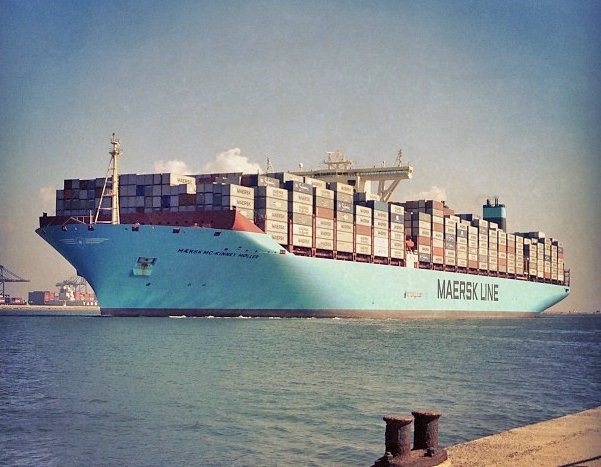 Maersk перенаправляет суда через мыс Доброй Надежды в обход Красного моря.